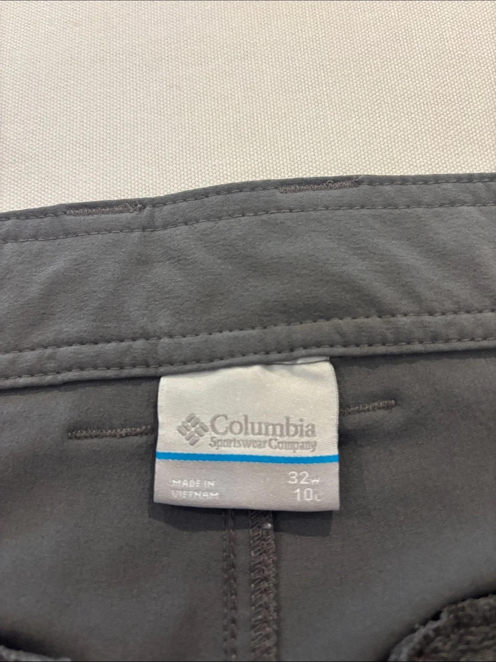 Columbia Men's Gray Stretchy Performance Shorts. Golf-Hiking-Outdoors. Size 32
